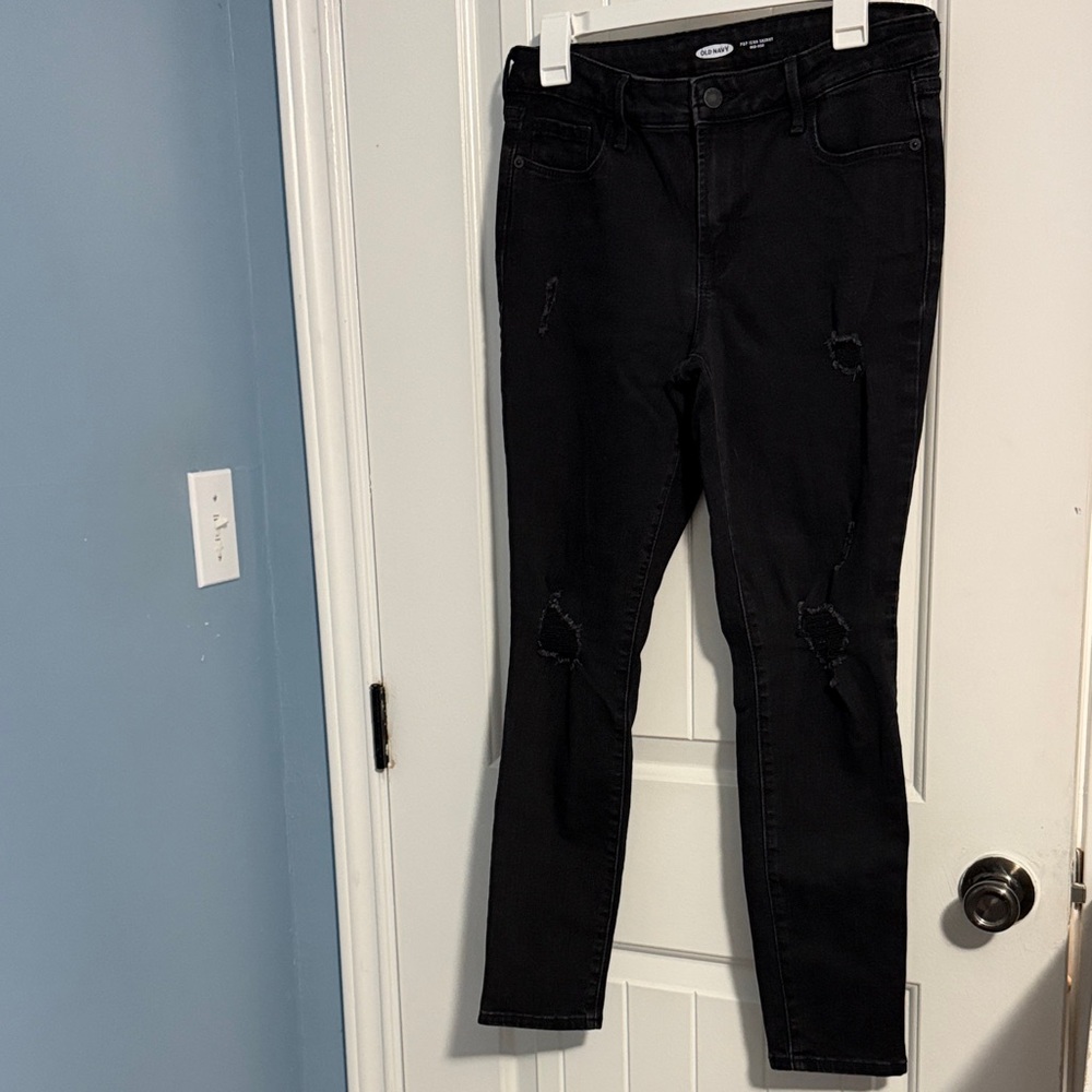 Old Navy Women's Distressed Black Skinny Jeans